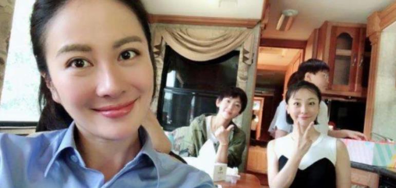 叶璇晒出自己的豪宅,连衣帽间都配水晶吊灯,生活过得媲美皇太后