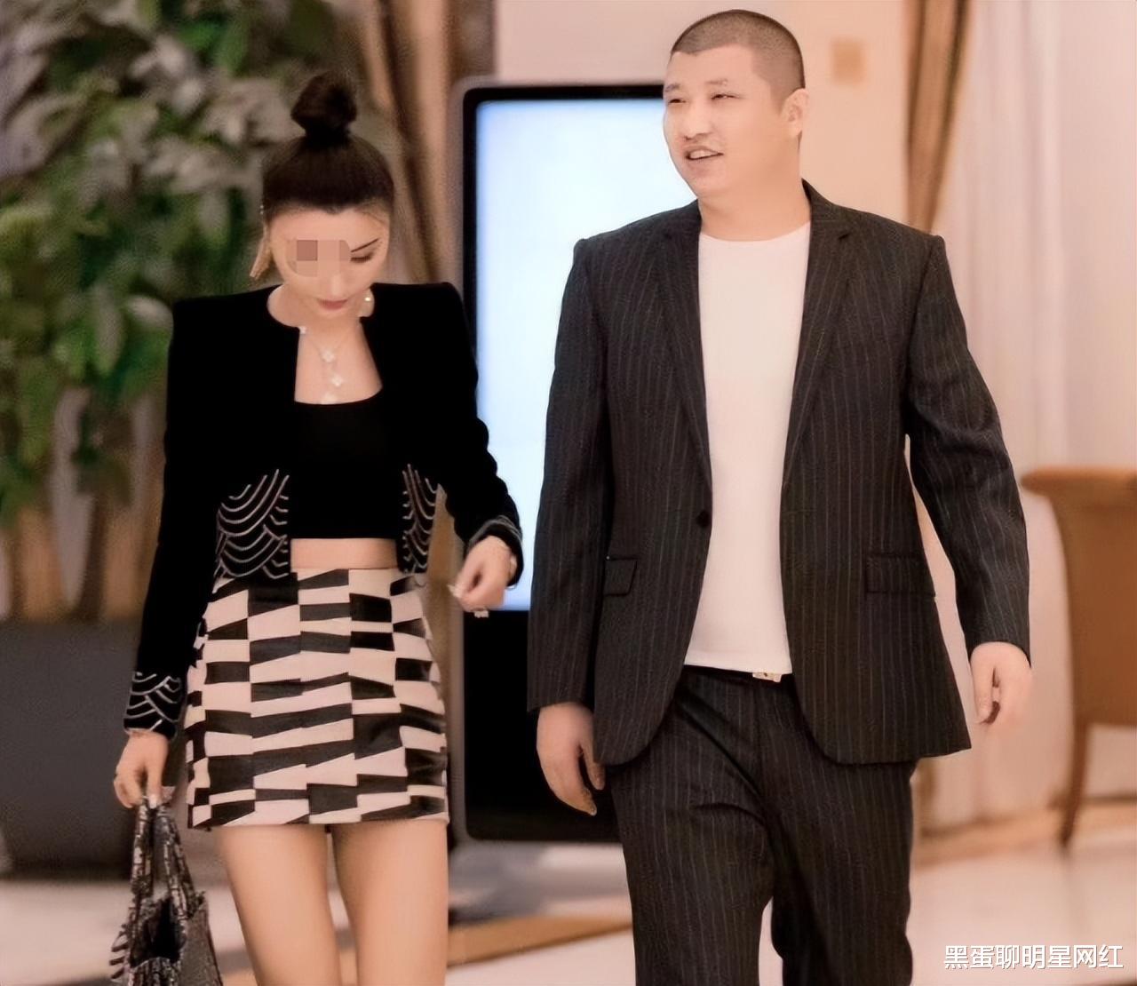 井元林|网红二驴态度反转，直播骂哭“徒孙”，直言不会与女艺人“有事”