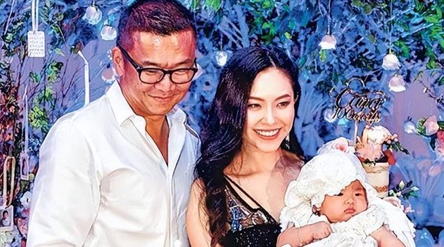 向佐|气疯向太,令向佐疯狂迷恋,两度嫁入豪门的黄婉佩,一点也不简单