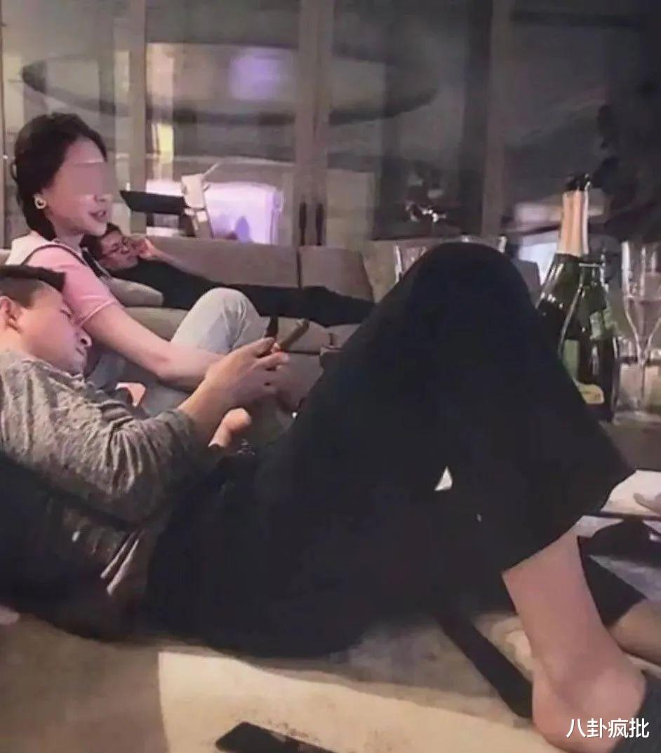 汪小菲|吃瓜大戏!葛斯齐刚出招,汪小菲马上滑跪求饶!