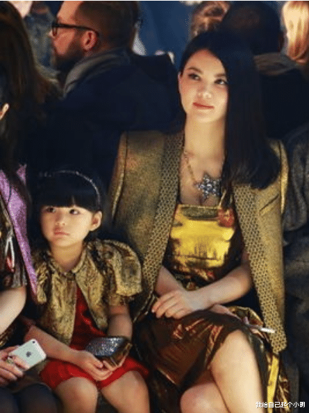 李湘|林心如炫耀她的首饰3亿,李湘的必上课是炫富,她却穿地摊货