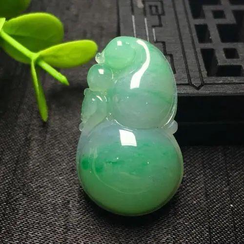 翡翠|三十而立,四十而不惑,不同年龄佩戴翡翠也有不同的寓意!