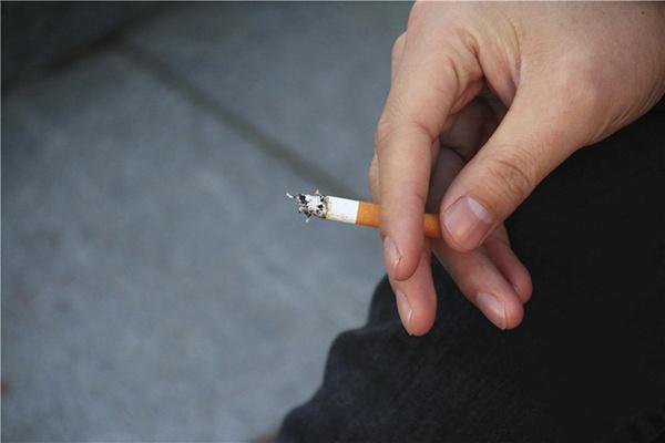 安神|肺中烟毒多，身体可能会出现哪些变化？爱抽烟的男性需注意