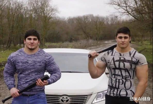 擂台|俄罗斯小伙手臂肌肉强壮,颈部围度50厘米,上擂台比赛轻松KO对手