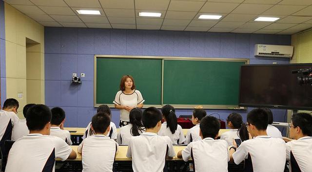 发型 初中生迎来“发型新标准”，男生改造后更阳刚了，女生却表示不满