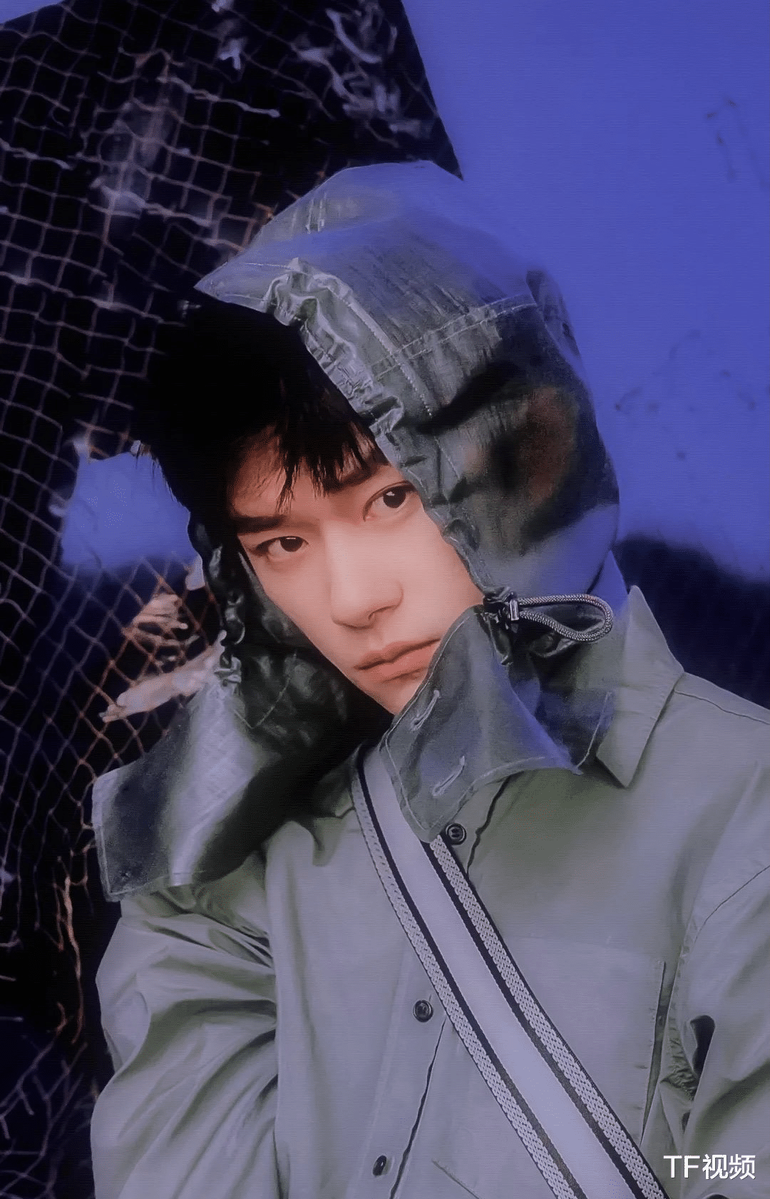 配音|杭州奶奶坐轮椅看易烊千玺主演电影，粉丝猜测这是自己的老年生活