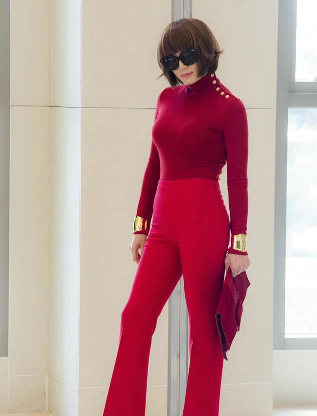 演技精湛以外,金惠秀身上的标签,还有她性感的气质和傲人的身材