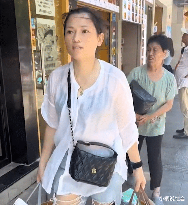 江西一妻子和丈夫吵架5天不说话，看妻子手中一物，丈夫五味杂陈