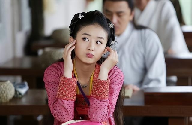 何美钿|内娱甜妹审美降级:从纯天然到尬甜,三代甜妹之间差距有多大?