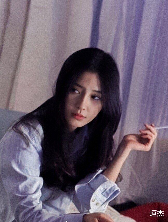 黄晓明|为什么杨颖和黄晓明结婚时候的照片怪怪的，不像她本人？