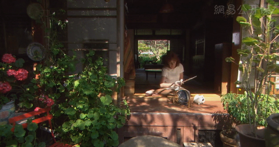 身为贵族的她跑到乡下做农妇,与花草庭院为伴,40岁择一山终老