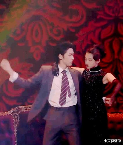 贾玲|43岁的章子怡看着“模仿”她的关晓彤，仿佛是在看25岁时的自己