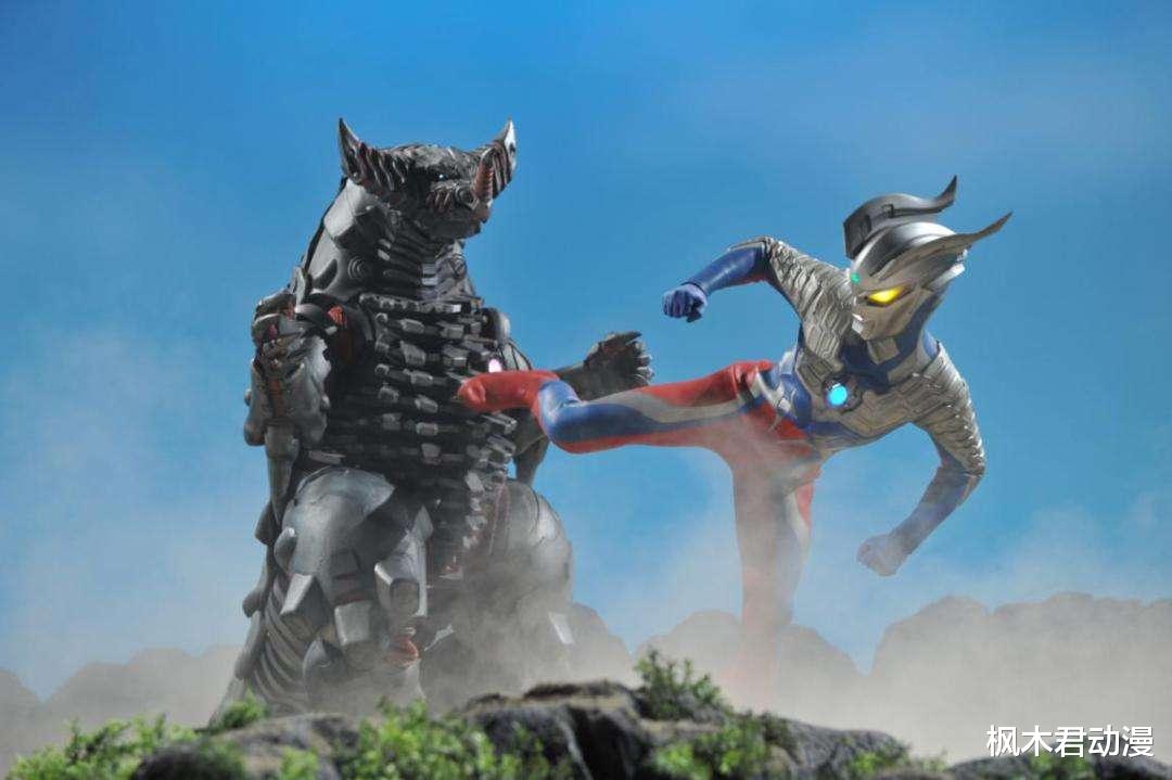 迪迦·奥特曼|冲动是魔鬼!奥特曼被打败,儿子抡起椅子砸电视,父亲连忙制止