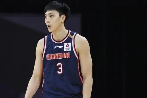 广东男篮|4消息！胡明轩恐离队，郭艾伦人缘差，杨鸣控全场，裁判被疑不公