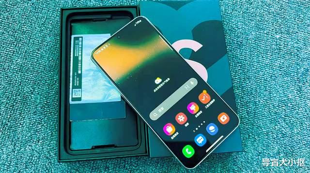 三星|引领手机外形设计风潮,三星s22轻体验,屏幕和摄像头都是亮点