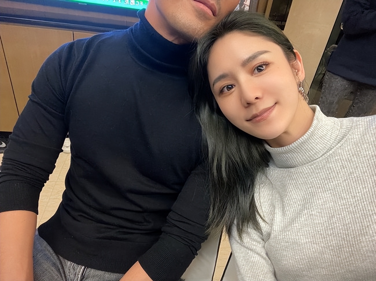 林峰|林峯一家三口过儿童节，张馨月穿百元T恤出镜！女儿一个玩具三万