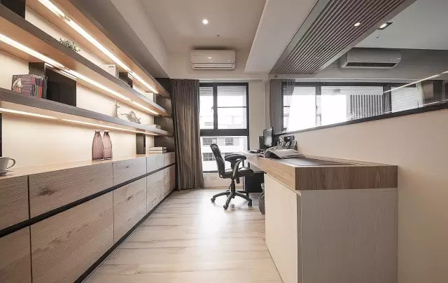 126平美式+轻奢装修三居室,玄关柜子墙体现出超强收纳力