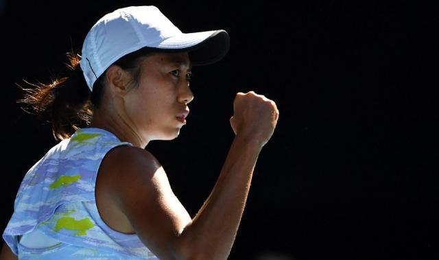 张帅|33岁张帅：2-0，击败24岁美国球员，收获WTA500查尔斯顿开门红