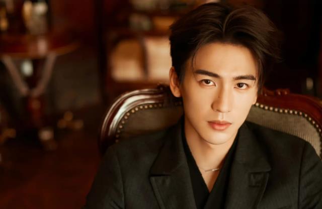 张凌赫|张凌赫恋情曝光后短短几小时脱粉一万!再看白鹿微博涨粉量1万三