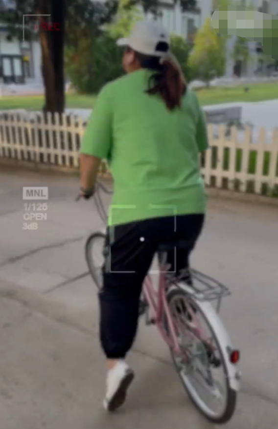 贾玲|贾玲瘦一大圈被助理偷拍！骑单车下班没架子，脚踩平价布鞋尽显节俭