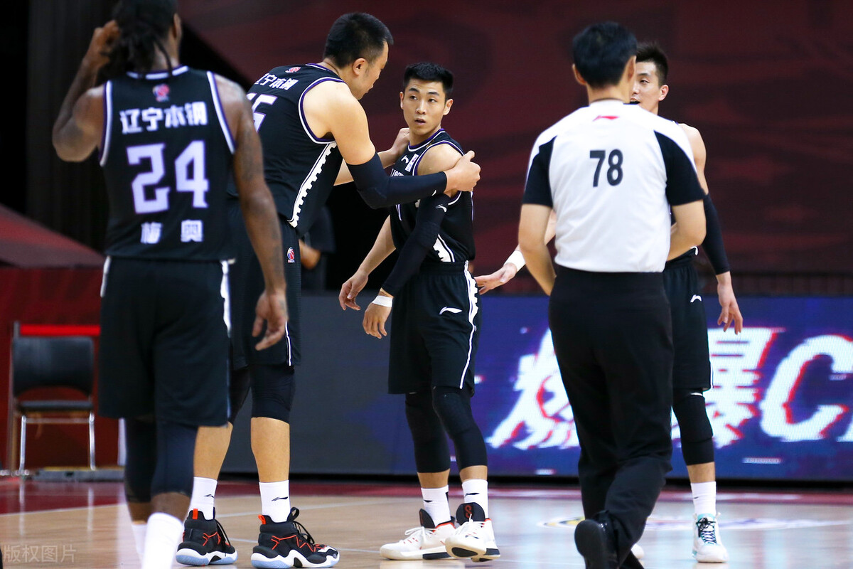 韩德君|杨鸣三喜临门！5位核心续约+高诗岩回归，韩德君留队争两连冠