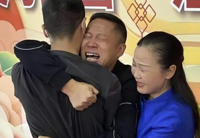 |斗智斗勇！孙辉粘豆包上被涂芥末，哥哥孙卓主动给弟弟拿水