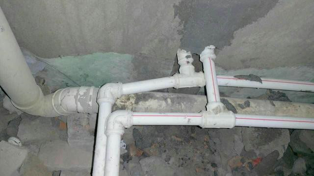 小叔子给我家做水电全做歪了,还有脸要钱,老师傅说连学徒都不如