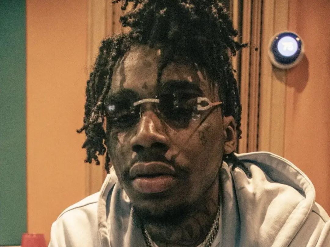 饶舌|饶舌歌手被枪杀后，家属竟将其遗体挂夜店狂嗨！