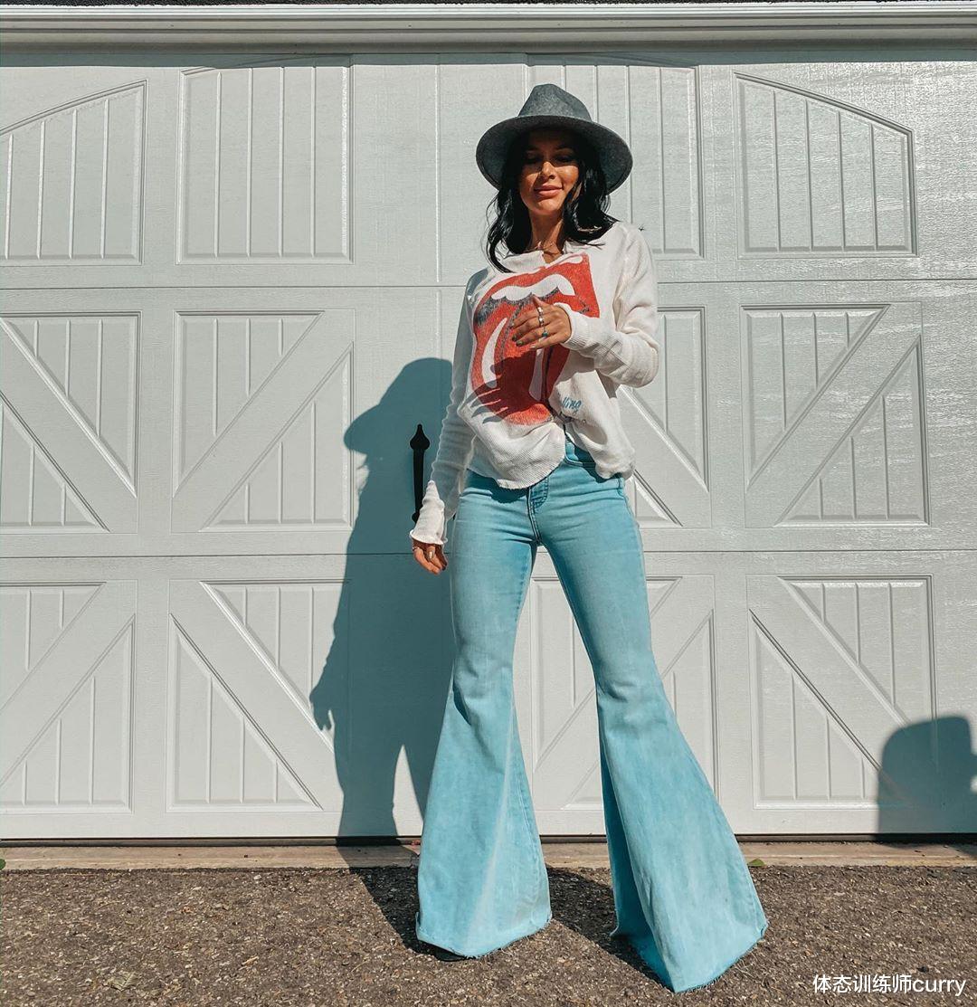 |她一直坚持健身,凭借各种靓丽美照,以及健美的身材激励更多女性