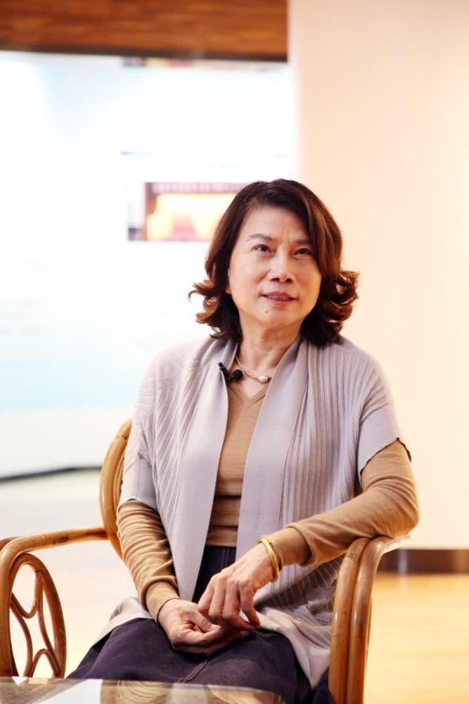 穿衣搭配 看到68岁董明珠的打扮,我悟了:穿衣素雅,不化浓妆,越老越耐看