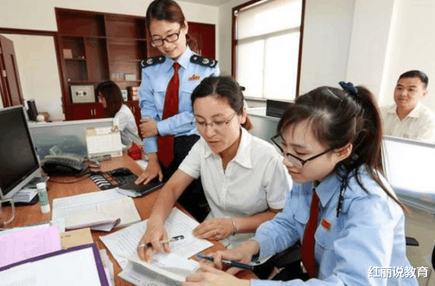 大学生|2022理想男友职业排名，公务员差点落榜，大学生公认第一名是它