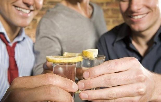 睡眠质量|男人坚持“滴酒不沾”,一个月后,3个“变化”可能悄悄找上门