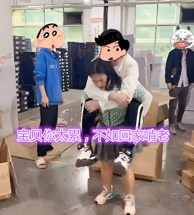 上门女婿当搬运工,妻子心疼背丈夫回家:干活太累,还是啃老舒服