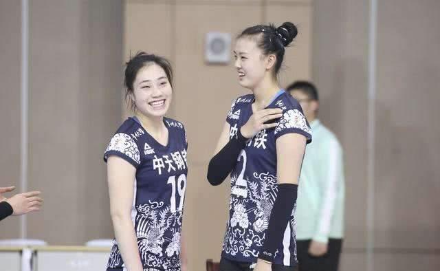 曼聯(lián)|恭喜！江蘇女排替補主攻官宣訂婚，打球和生活兩不耽誤