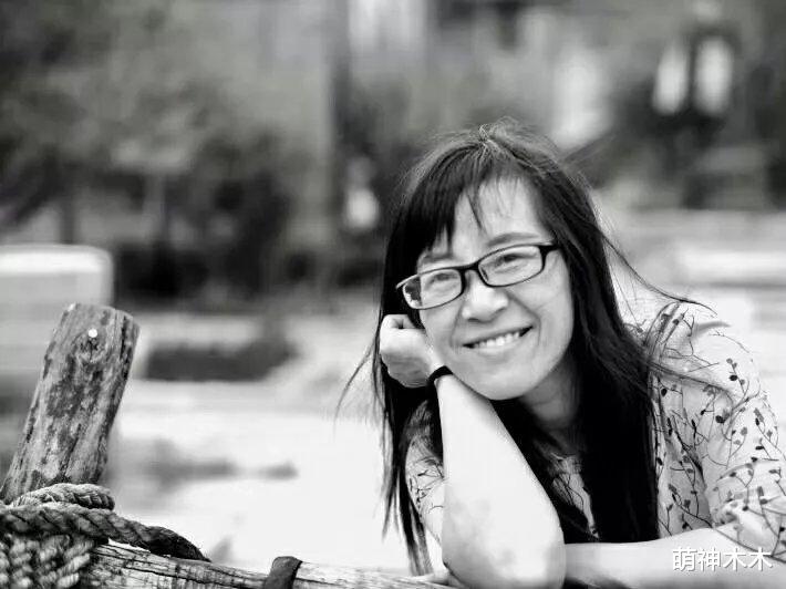 女诗人余秀华自曝遭90后丈夫家暴,被抽了上百个耳光,疑似想不开