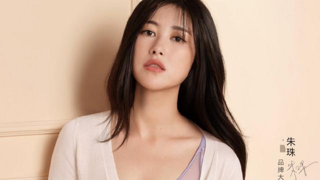 朱珠|朱珠晒内衣大片太性感！腰肢纤细锁骨精致，皮肤白皙透亮眼神风情