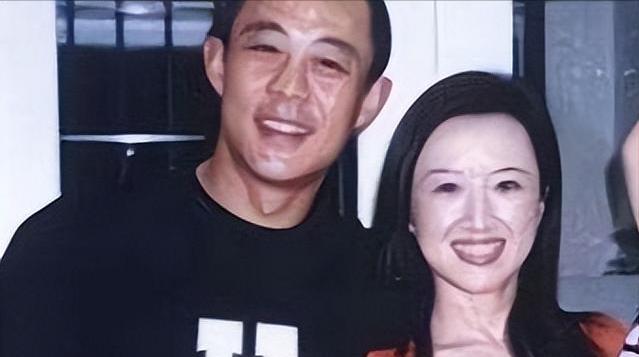 侯勇|老戏骨侯勇：娶3任妻子仅生一女，与90后娇妻结婚4年仍未孕