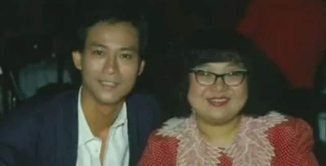 |35岁郑欣宜泪洒舞台，连摘两座奖杯，却直呼遭遇人生低谷