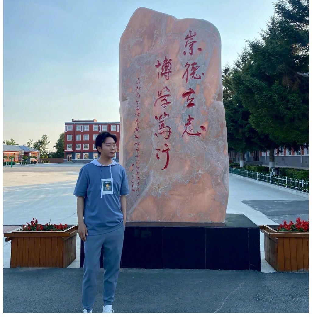 赌王|从“服务员”到“贵妃”，被辱骂的20年间，李玉刚究竟经历了什么