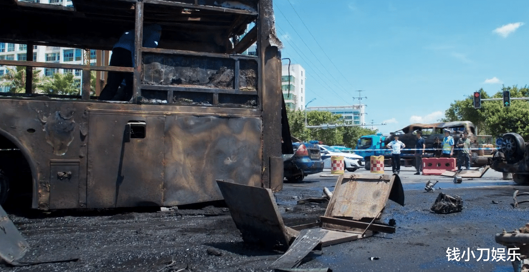 春节档|白敬亭新剧开播,第一集就领盒饭,粉丝却笑出声?