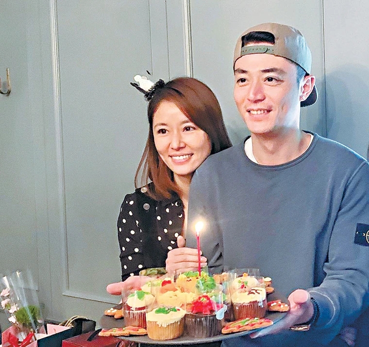 霍建华|偶遇霍建华夫妇带女儿逛街吃饭，网友曝二人恩爱：心如笑得像热恋