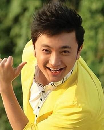 尼格买提|央视主持人尼格买提30岁结婚, 婚后9年无儿无女, 成父母最大遗憾