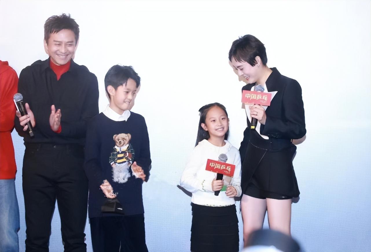 陈赫|陈赫与张子萱高调同框，一起支持邓超新作，阳康后不戴口罩引热议