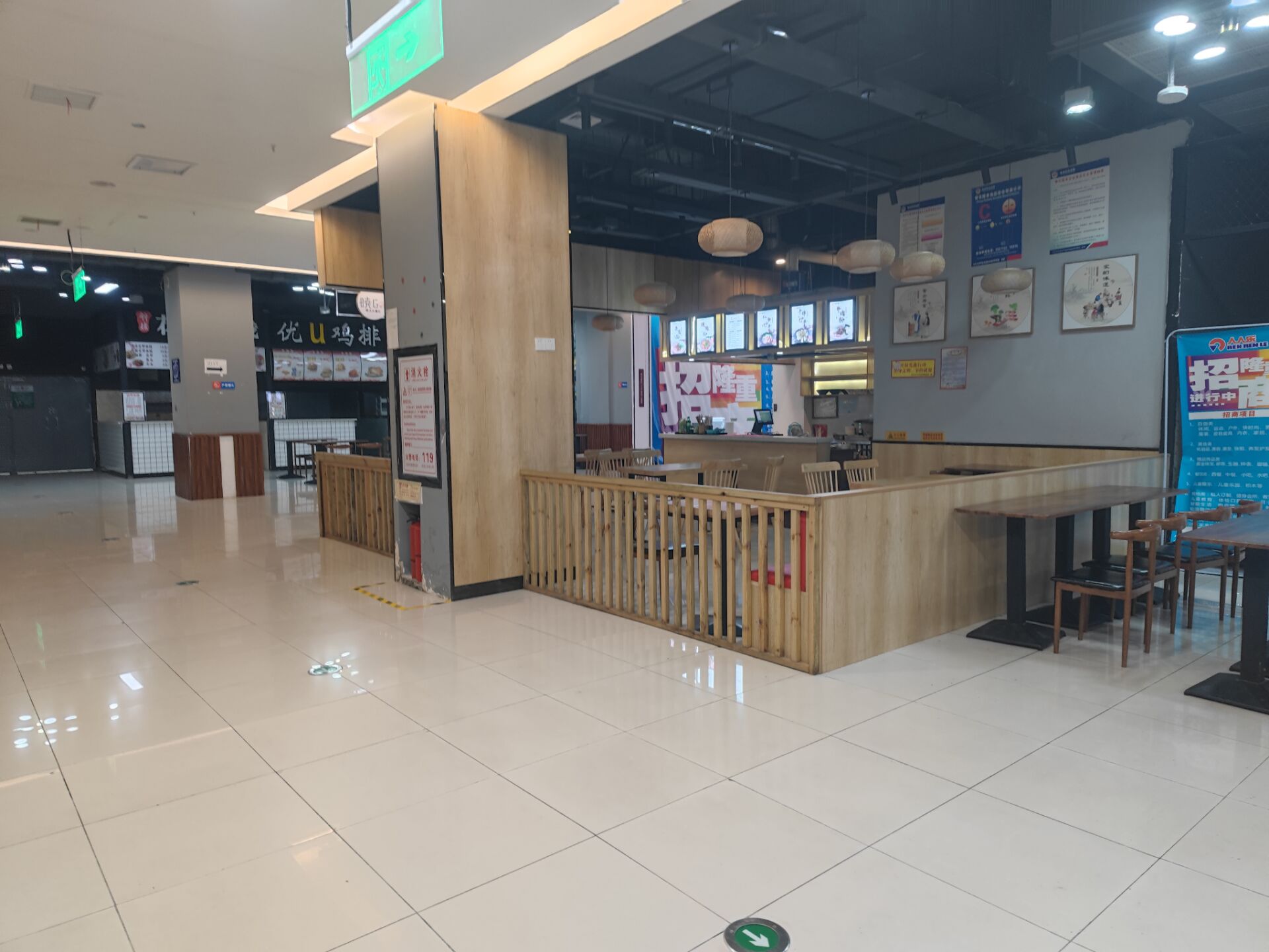 江苏省|冷清,南充保利附近人人乐超市实在是太冷清了