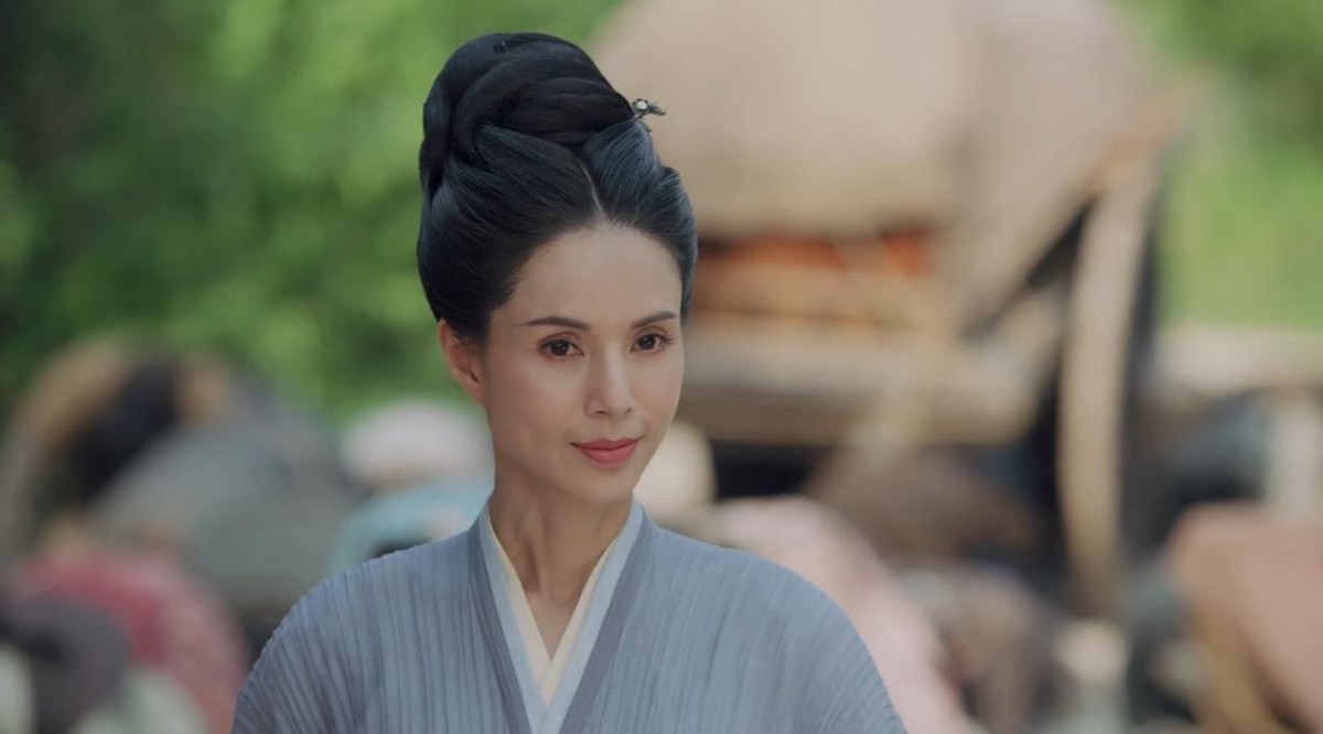 李若彤|本来冲着赵露思去看《且试天下》，却被55岁“姑姑”李若彤惊艳了