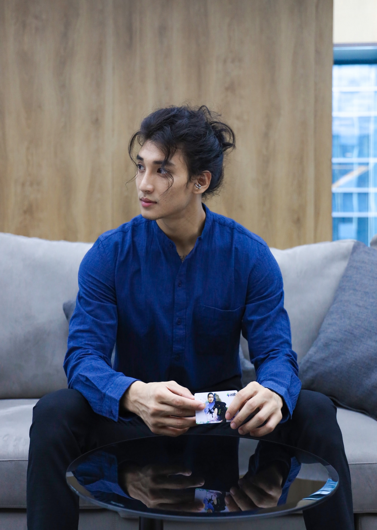 发型 轻松驾驭各种发型！「缅甸水行侠」曝光最新造型，剃光头也帅