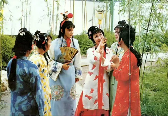 贾宝玉|35周年！《红楼梦》主演齐聚，贾宝玉变秃头大爷，贾环惜春均发福