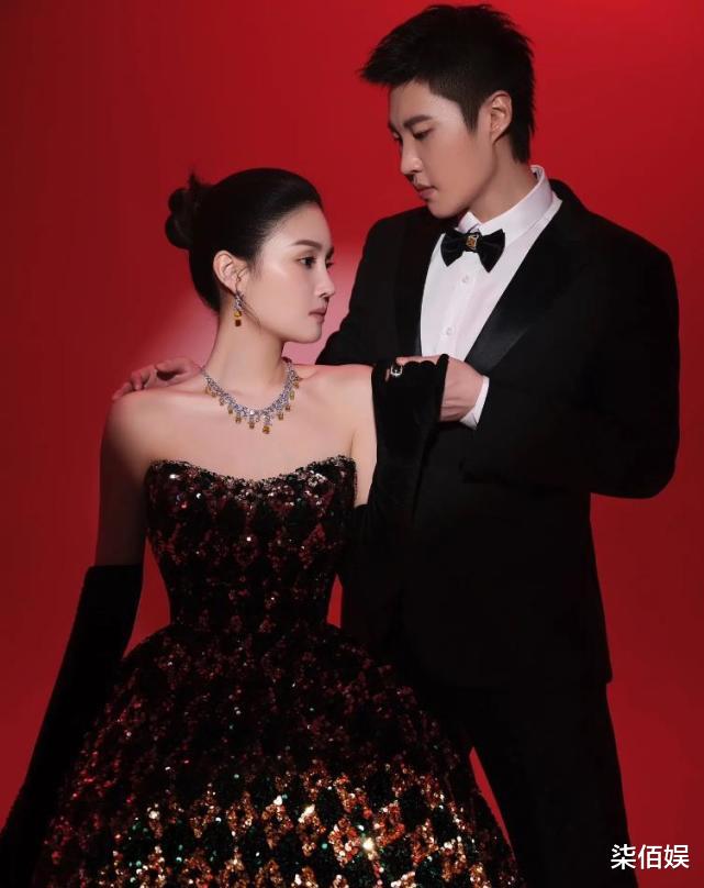 赵本山|赵本山女儿与大7岁男友领证,晒结婚证秀幸福,国籍一栏引关注