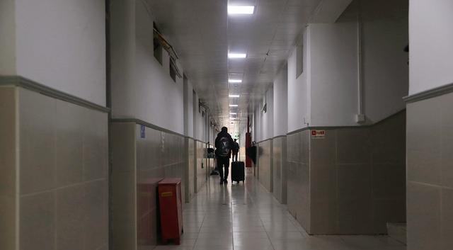 案例:男大学生爱上怀孕女学长,称要负责,在其生下小黑孩后傻眼