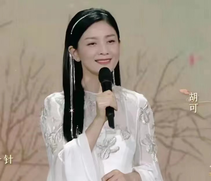 王心凌|七夕晚会王心凌显胖翻车,张含韵状态水嫩,曾黎颜值抗打惊艳全场